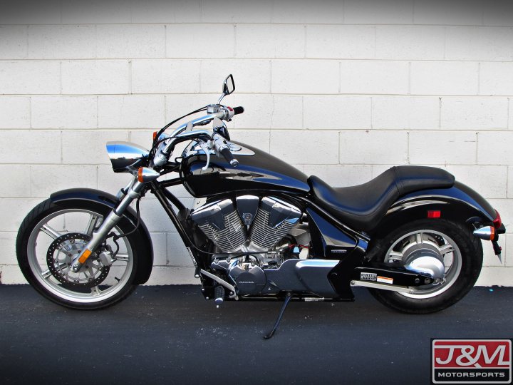 Honda vt1300cs sabre
