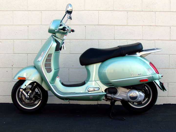 vespa studium製 made in gt Britain Vespa GTS 300 hpe Supertech