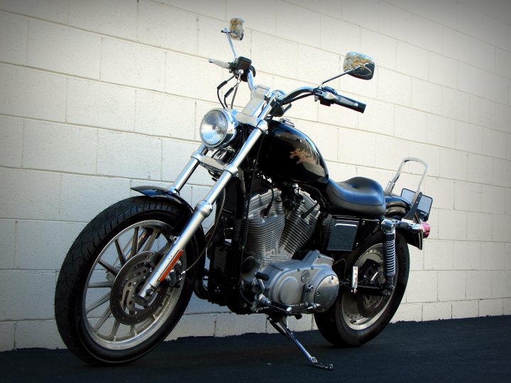 ブラックレドラー Iron 883™ | Wild West Harley-Davidson®